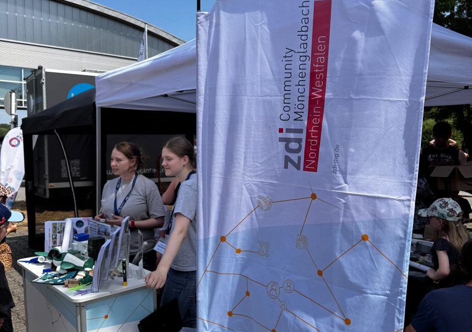 MINT zum Anfassen: zdi-Community begeistert beim Tag der offenen Tür am Flughafen MGL